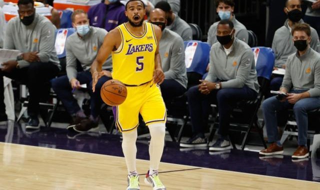 英超直播-谁是湖人三巨头身边的X因素？年轻的塔克做好准备